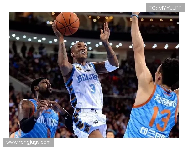 马布里中文喊 “生日快乐”！百队杯十载荣光引回忆